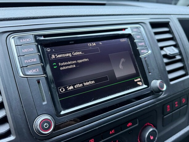 volkswagen-transporter-diesel-2017-big-19