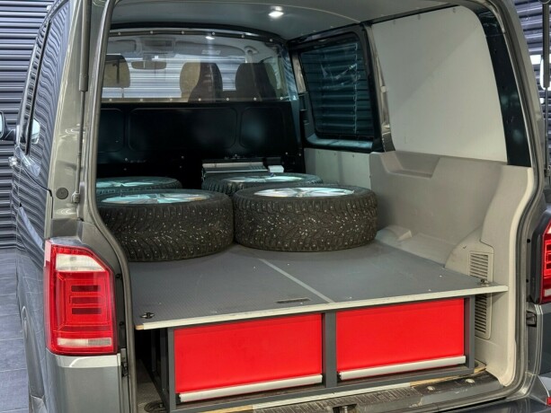 volkswagen-transporter-diesel-2017-big-34