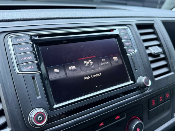 volkswagen-transporter-diesel-2017-big-22