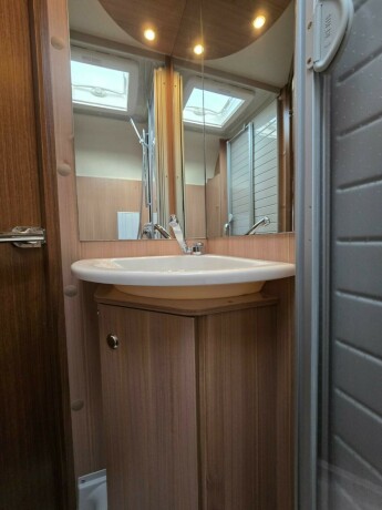 burstner-belcanto-2012-big-32