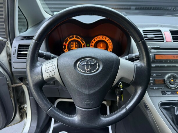 toyota-auris-diesel-2007-big-13