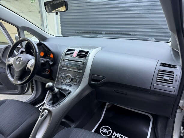 toyota-auris-diesel-2007-big-11