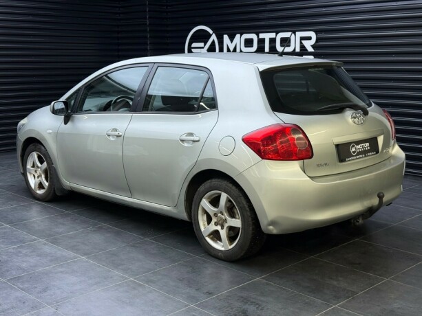 toyota-auris-diesel-2007-big-1