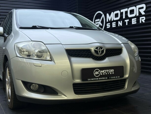 toyota-auris-diesel-2007-big-3