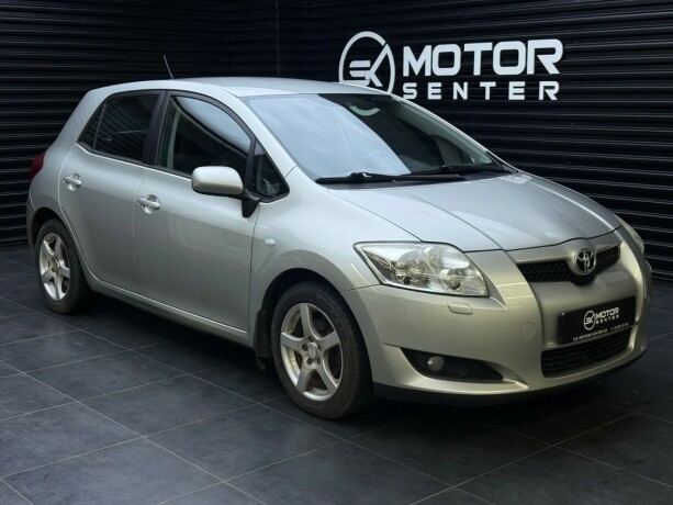 toyota-auris-diesel-2007-big-0