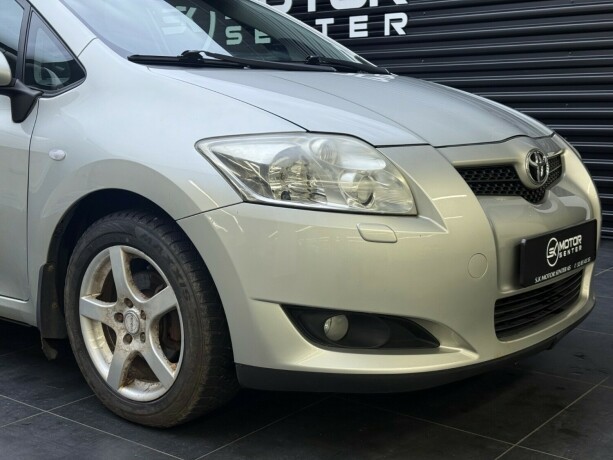 toyota-auris-diesel-2007-big-2