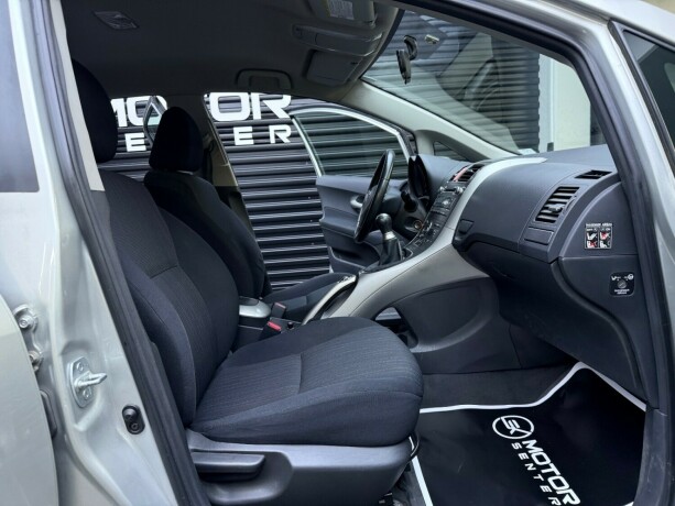 toyota-auris-diesel-2007-big-20