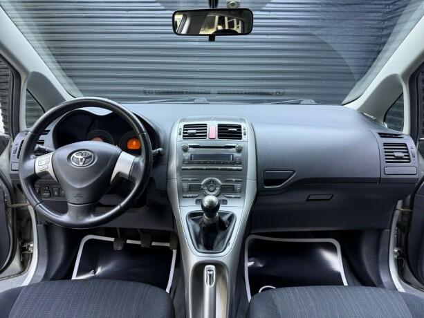 toyota-auris-diesel-2007-big-9