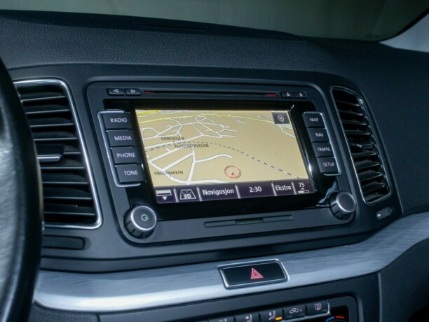 volkswagen-sharan-diesel-2011-big-37