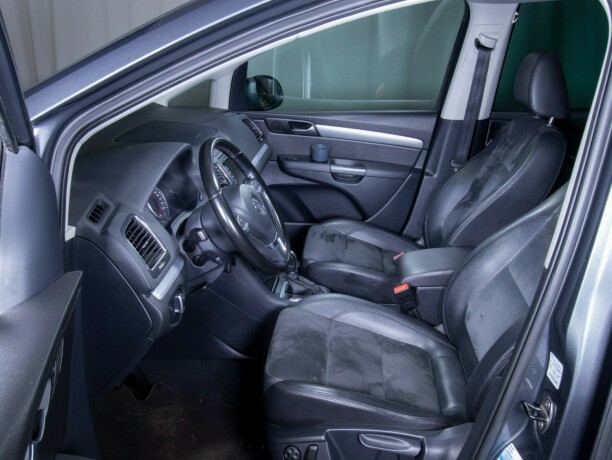 volkswagen-sharan-diesel-2011-big-49