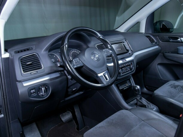 volkswagen-sharan-diesel-2011-big-46