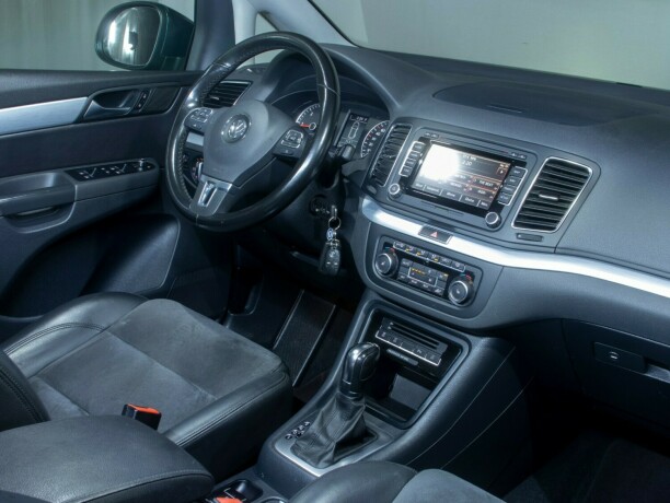 volkswagen-sharan-diesel-2011-big-22