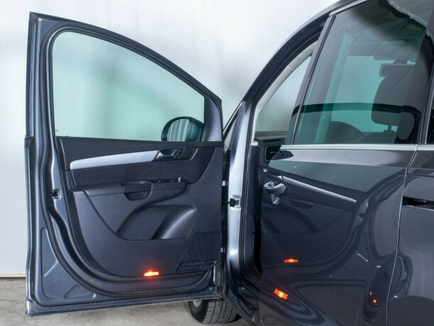 volkswagen-sharan-diesel-2011-big-25