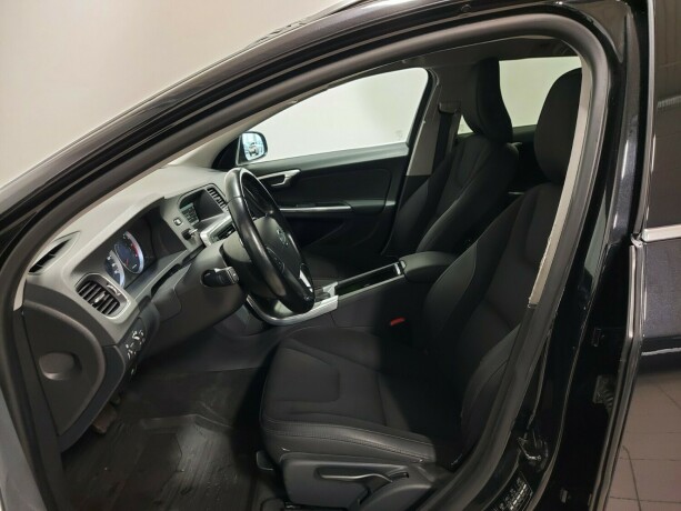 volvo-v60-diesel-2013-big-16