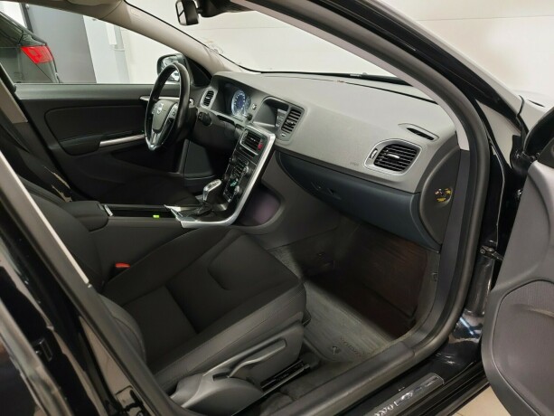 volvo-v60-diesel-2013-big-18