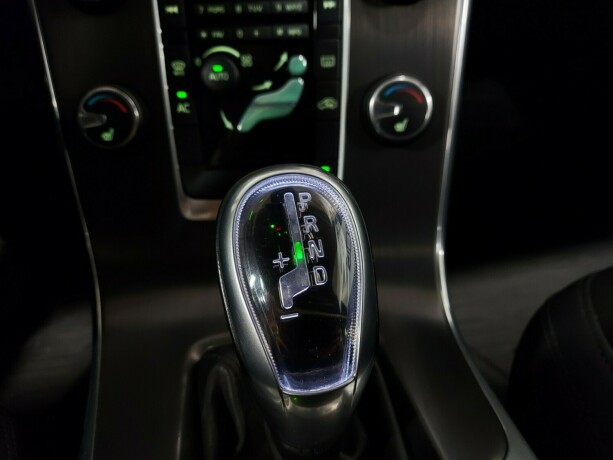 volvo-v60-diesel-2013-big-28