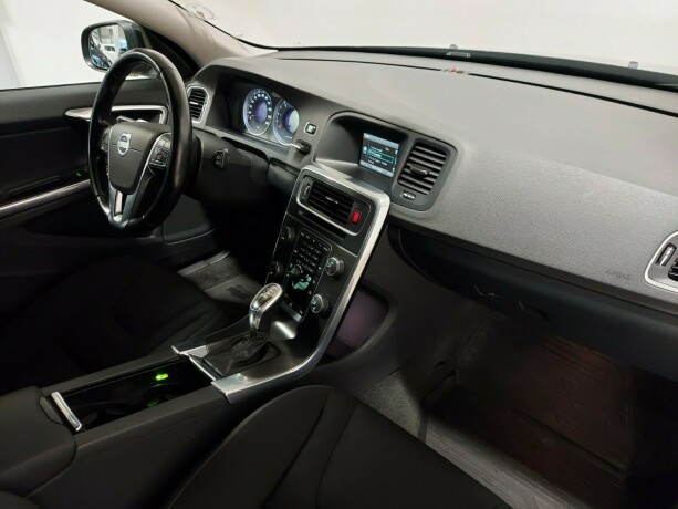 volvo-v60-diesel-2013-big-19