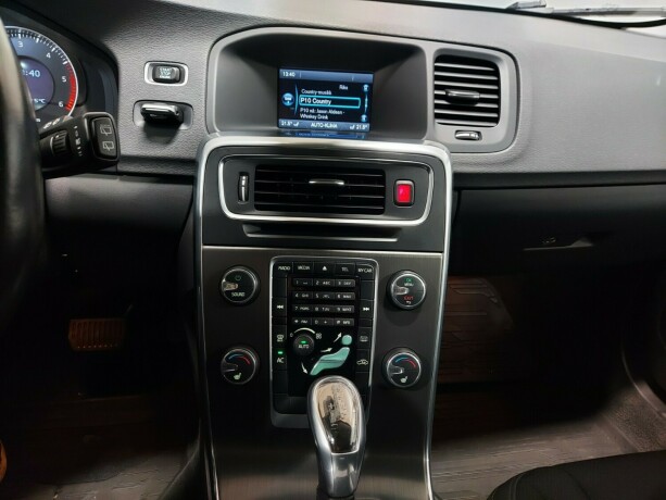 volvo-v60-diesel-2013-big-27