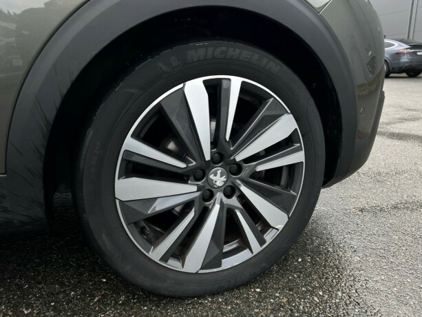 peugeot-5008-bensin-2020-big-32