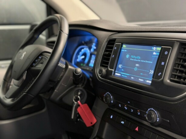 peugeot-e-expert-elektrisitet-2021-big-13