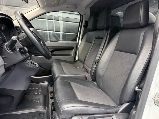 peugeot-e-expert-elektrisitet-2021-big-12