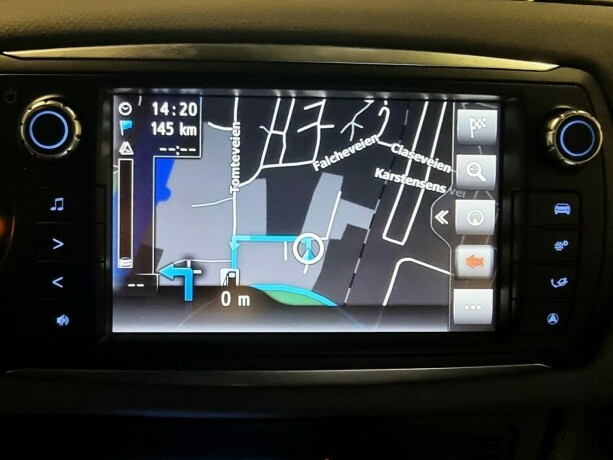 toyota-yaris-elektrisitetbensin-2016-big-14