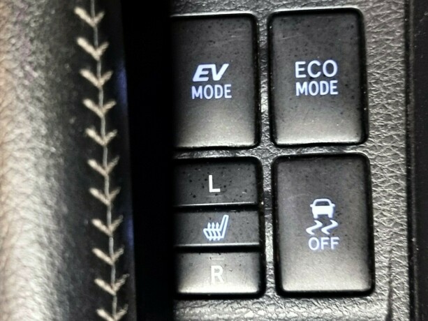 toyota-yaris-elektrisitetbensin-2016-big-23