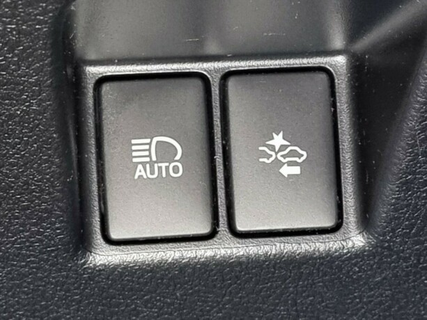 toyota-yaris-elektrisitetbensin-2016-big-24