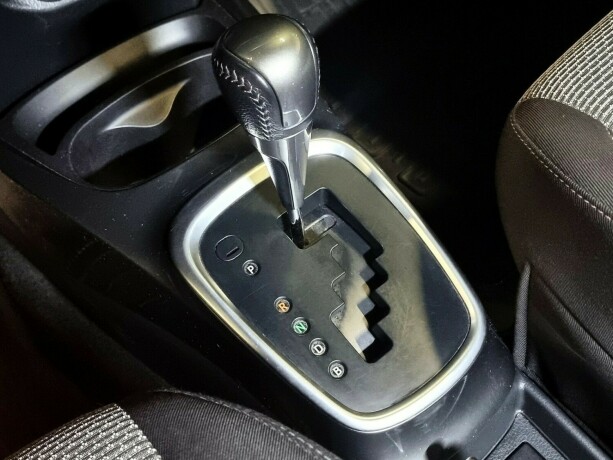 toyota-yaris-elektrisitetbensin-2016-big-20