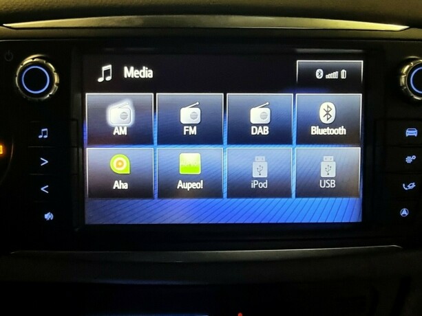 toyota-yaris-elektrisitetbensin-2016-big-13