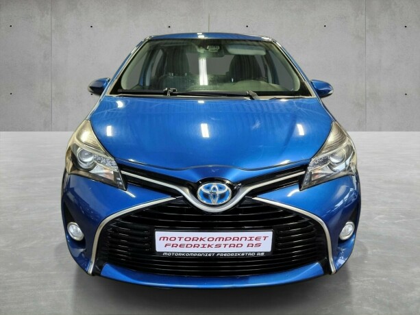 toyota-yaris-elektrisitetbensin-2016-big-2