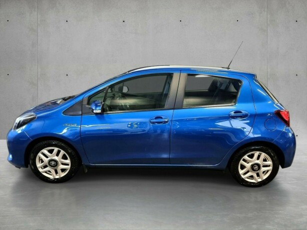 toyota-yaris-elektrisitetbensin-2016-big-3