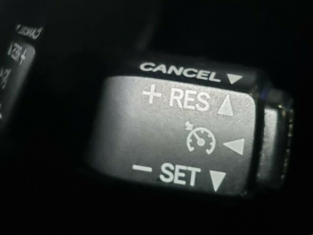 toyota-yaris-elektrisitetbensin-2016-big-25