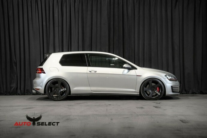 volkswagen-golf-bensin-2015-big-13