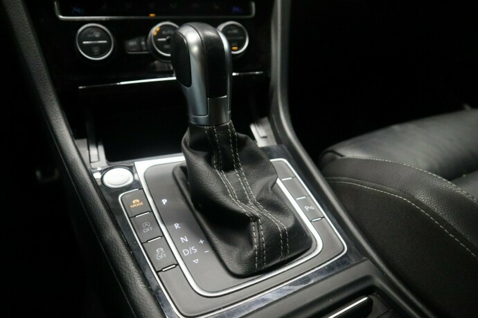 volkswagen-golf-bensin-2015-big-30