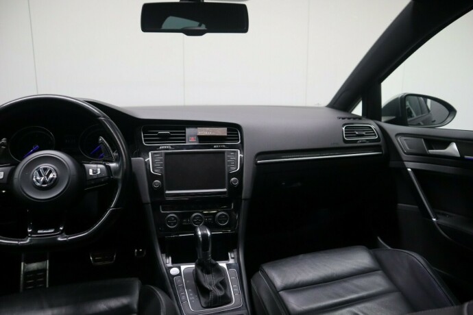 volkswagen-golf-bensin-2015-big-17