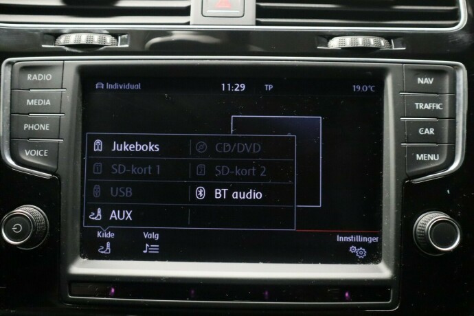 volkswagen-golf-bensin-2015-big-21