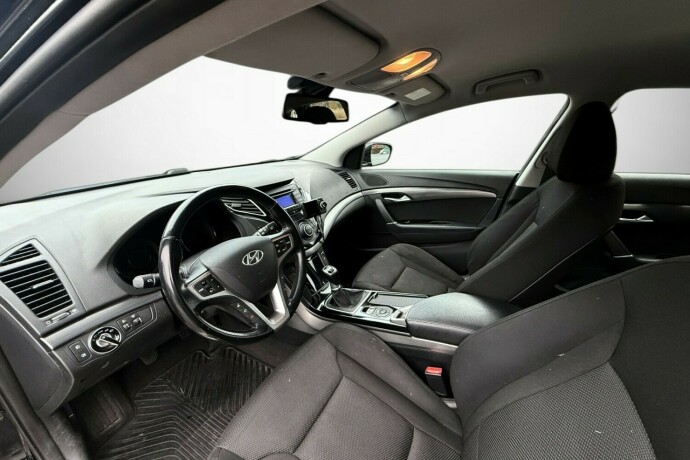 hyundai-i40-diesel-2012-big-11