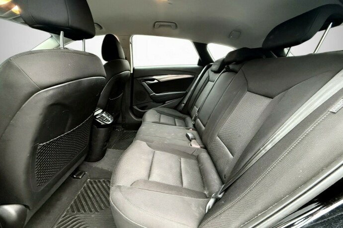 hyundai-i40-diesel-2012-big-22