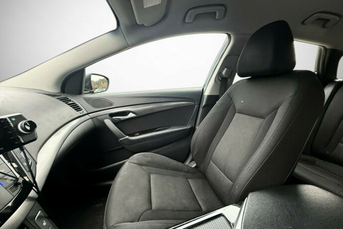 hyundai-i40-diesel-2012-big-21