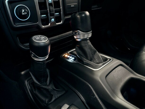 jeep-wrangler-diesel-2021-big-35