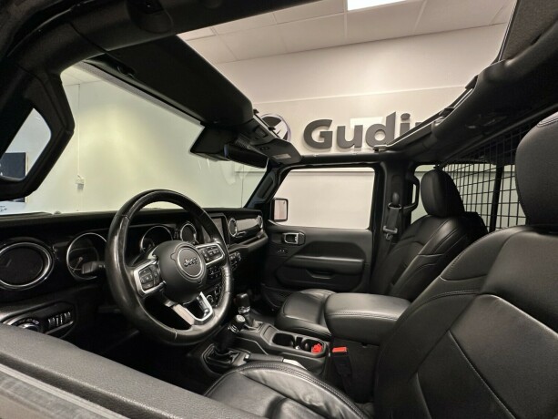 jeep-wrangler-diesel-2021-big-25