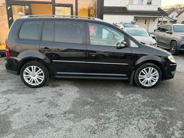 volkswagen-touran-diesel-2008-big-3