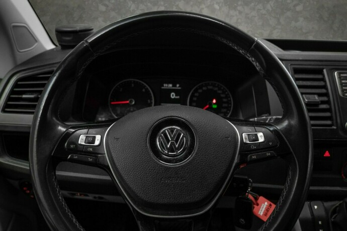 volkswagen-transporter-diesel-2017-big-10