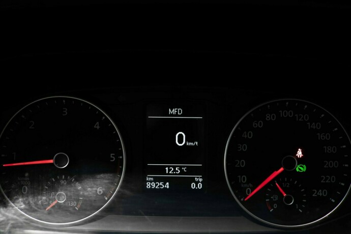 volkswagen-transporter-diesel-2017-big-9