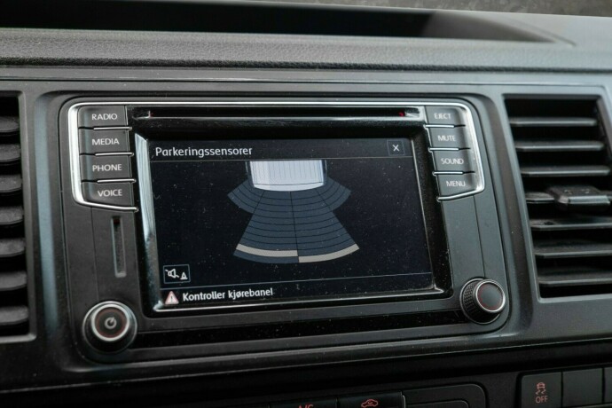 volkswagen-transporter-diesel-2017-big-16