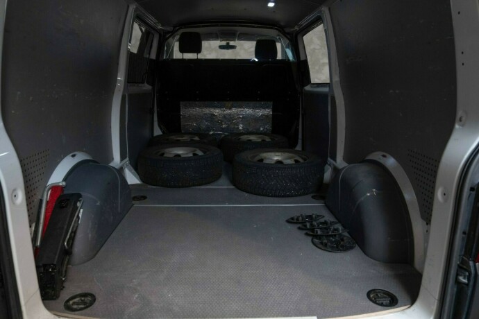 volkswagen-transporter-diesel-2017-big-21