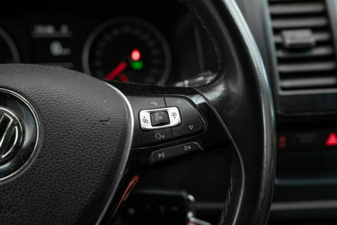 volkswagen-transporter-diesel-2017-big-12