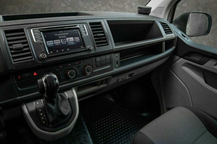 volkswagen-transporter-diesel-2017-big-13