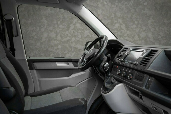 volkswagen-transporter-diesel-2017-big-24